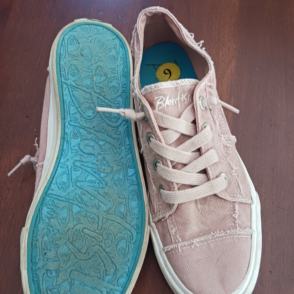 Blowfish Women's Pink Sneakers - Picture 2 of 3